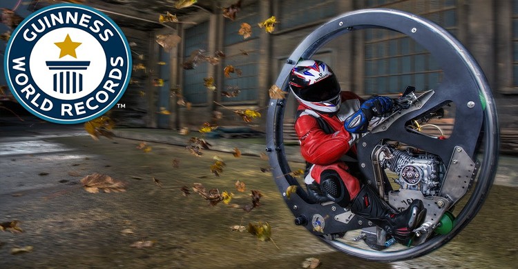 এক চাকায় ২০২ কিমি গতিতে বাইক চালিয়ে গিনেস রেকর্ড