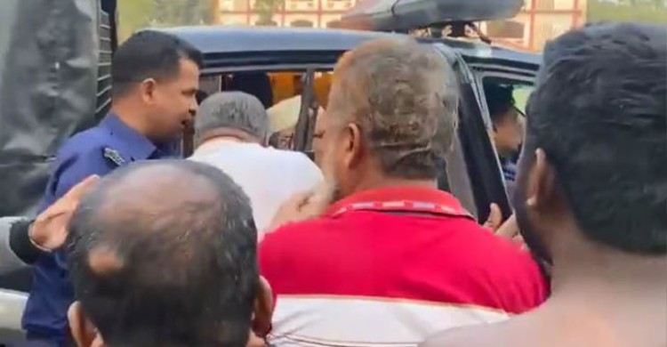পাবনায় পুলিশের কাছ থেকে আওয়ামী লীগ নেতাকে ছিনতাইয়ের ঘটনায় আটক ১৬