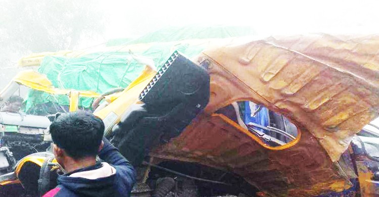 ঘন কুয়াশায় গোপালগ‌ঞ্জে চার গা‌ড়ির সংঘর্ষে নিহত ১, আহত ২০