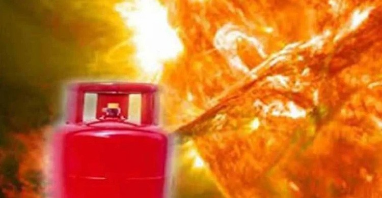 আশুলিয়ায় গ্যাস সিলিন্ডার বিস্ফোরণে শিশুসহ দগ্ধ ১১