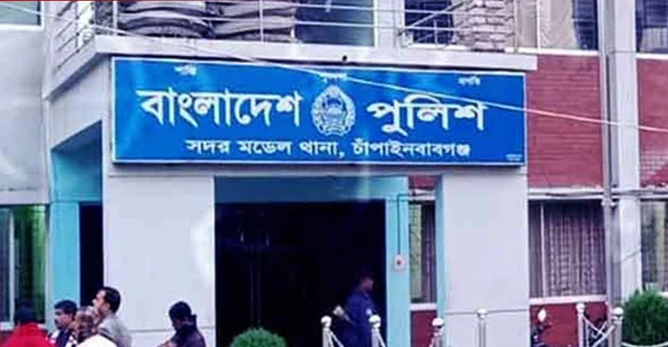 চাঁপাইনবাবগঞ্জে আজহারীর মাহফিল থেকে আট নারী চোর আটক, শতাধিক মোবাইল চুরি