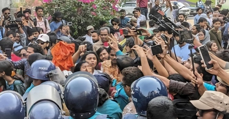 ধর্ষণবিরোধী বিক্ষোভকারীদের সঙ্গে পুলিশের সংঘর্ষ