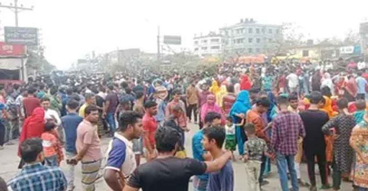 দাবি পূরণের আশ্বাসে মহাসড়ক ছাড়লেন শ্রমিকরা