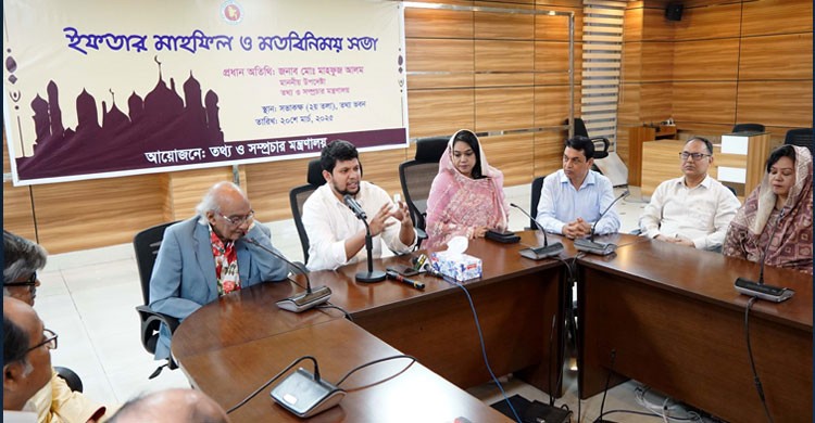 সরকার গণমাধ্যমের নিরপেক্ষ ও দায়িত্বশীল ভূমিকা প্রত্যাশা করে: তথ্য উপদেষ্টা