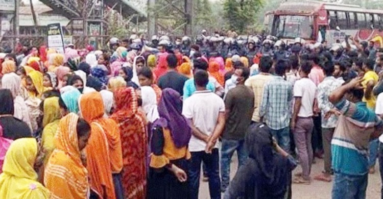 ছুটি ও বোনাসের দাবিতে পোশাক শ্রমিকদের বিক্ষোভ