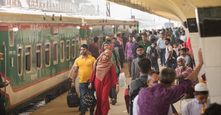 ঈদের ট্রেনযাত্রা শুরু