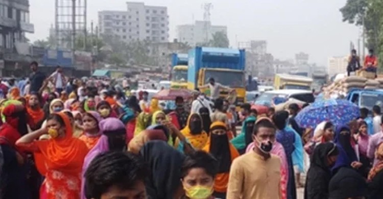 আবারও ছুটি ও বেতনের দাবিতে শ্রমিকদের বিক্ষোভ