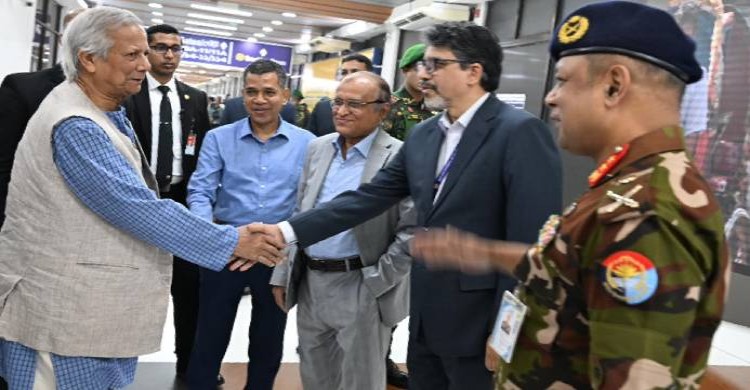 দেশে পৌঁছেছেন প্রধান উপদেষ্টা