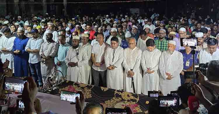 শহীদ বাবা’র পাশেই  চিরনিদ্রায় শায়িত হলেন লামিয়া