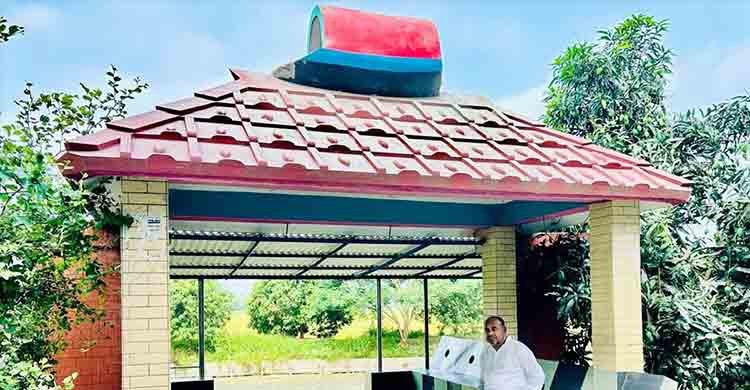 গোপালগঞ্জে নৌকার প্রতিকৃতি ভাঙলেন আ.লীগ নেতা