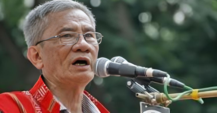 বাংলাদেশের ইমিগ্রেশন অতিক্রম করলেন সন্তু লারমা