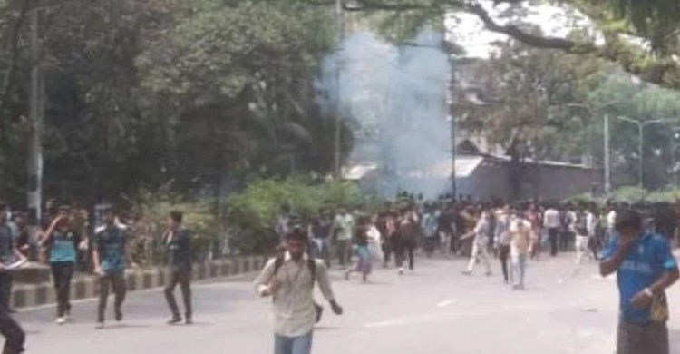 টিয়ারশেল-সাউন্ড গ্রেনেডে জবি শিক্ষার্থীদের ‘মার্চ টু যমুনা’ ছত্রভঙ্গ