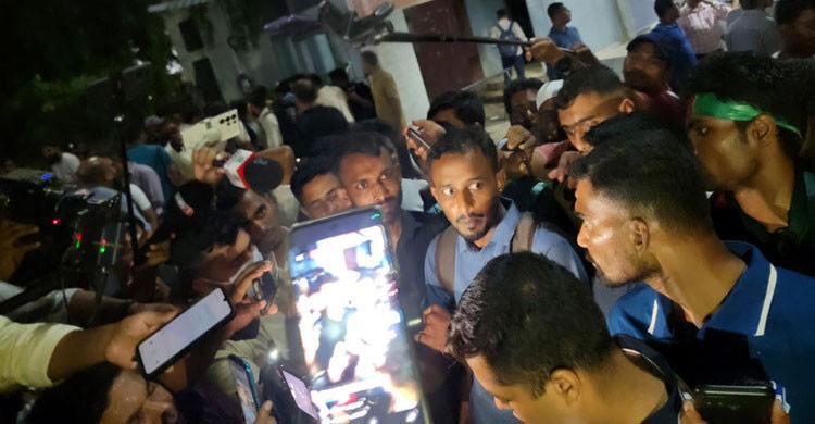 দাবি মানার আশ্বাসে কর্মসূচি স্থগিত চাকরিচ্যুত সেনা সদস্যদের