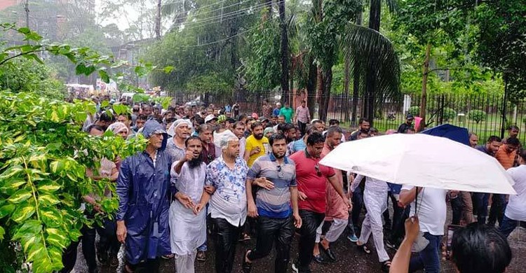 দুই ছাত্র উপদেষ্টারা পদত্যাগ না করা পর্যন্ত রাজপথে আন্দোলন চালিয়ে যাওয়ার ঘোষণা ইশরাকের