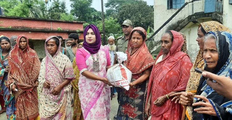 নান্দাইলে ব্যতিক্রমধর্মী উদ্যোগ নিয়ে হতদরিদ্রদের মাঝে ইউএনওর ভিজিএফ চাল বিতরণ