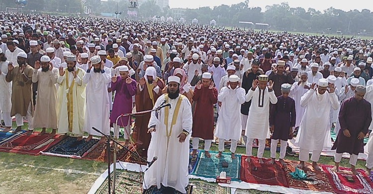 দিনাজপুরে ঈদুল আযাহার জামাতে লাখো মুসল্লির নামাজ আদায়