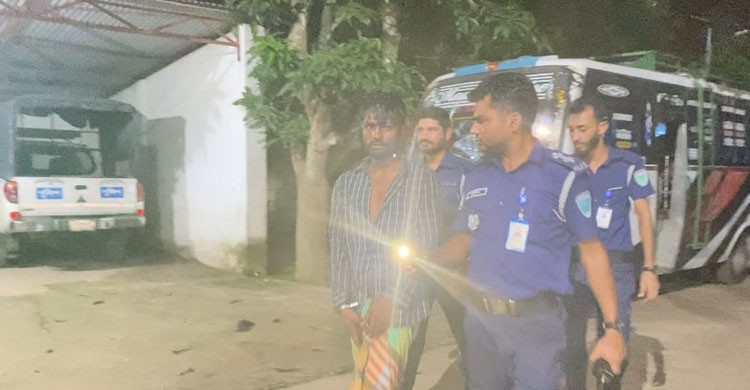নবীগঞ্জে চলন্ত বাসে কলেজছাত্রীকে ধর্ষণ: চালক গ্রেপ্তার, হেলপার পলাতক