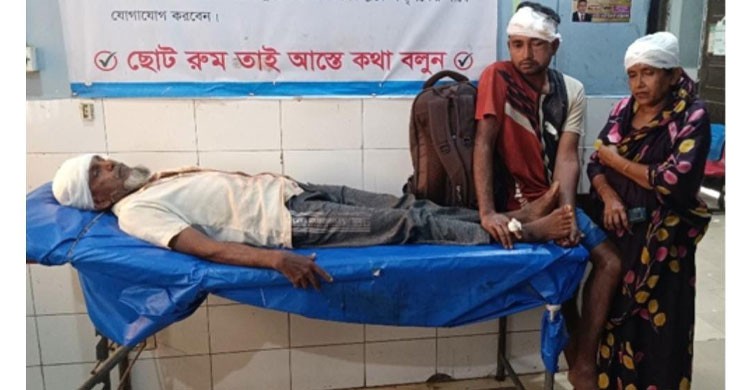 দু’পক্ষের সংঘর্ষে কব্জি বিচ্ছিন্নসহ আহত ৬