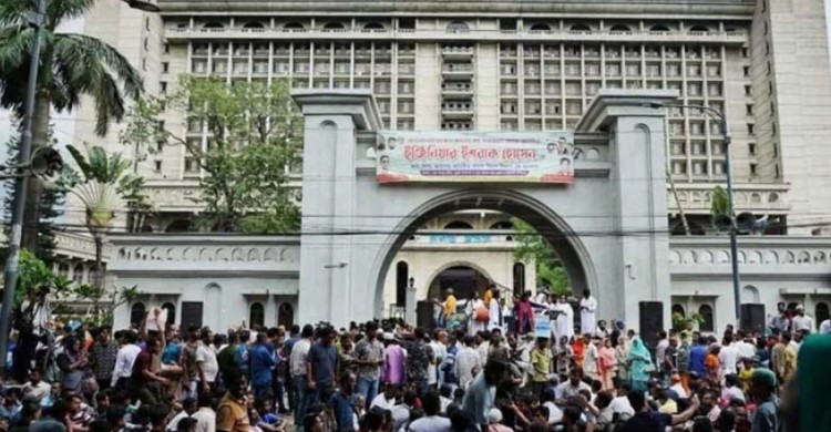 নগর ভবনে ইশরাক সমর্থকদের মাঝে সংঘর্ষ, আহত ২