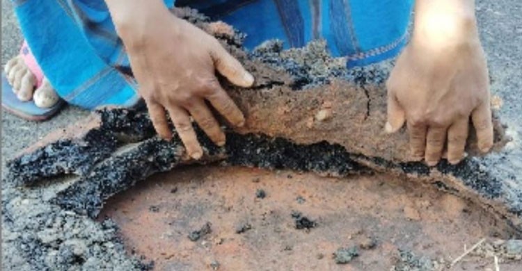 বিজয়নগরে সপ্তাহ না পেরোতেই উঠে যাচ্ছে কার্পেটিং, ক্ষোভ এলাকাবাসীর