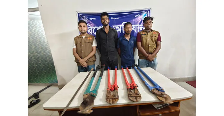 ডাকাতির প্রস্তুতিকালে ১টি ট্রাকসহ ২ ডাকাত গ্রেফতার