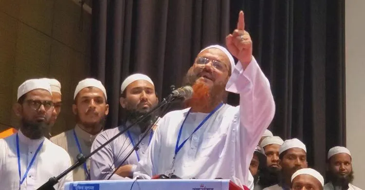 আওয়ামী লীগ ‘শাহী চাঁদাবাজ’, বিএনপি ‘ছ্যাঁচড়া চাঁদাবাজ’: ফয়জুল করীম