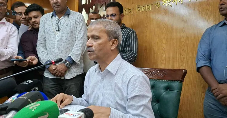 “নির্বাচনের ঘোষণা কিছুদিনের মধ্যেই শুনবেন”: আইন উপদেষ্টা ড. আসিফ নজরুল