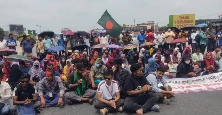 ৭২ ঘন্টা আল্টিমেটাম শেষে ফের মহাসড়ক অবরোধ  শিক্ষার্থীদের