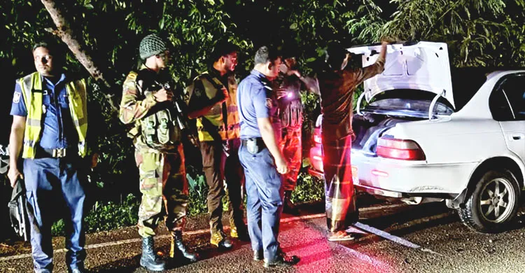 জৈন্তাপুরে যৌথ টহল, নিরাপত্তা জোরদারে পুলিশ ও সেনাবাহিনী একসাথে মাঠে