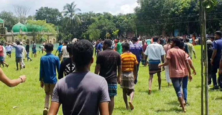 ফেসবুকে কমেন্ট করা নিয়ে দু’পক্ষের সংঘর্ষে অর্ধশতাধিক আহত