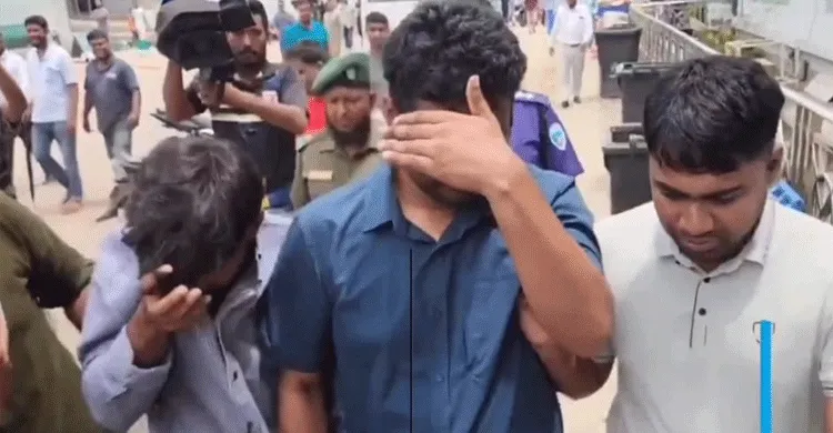 কক্সবাজার বিমানবন্দর থেকে দুইজন আটক