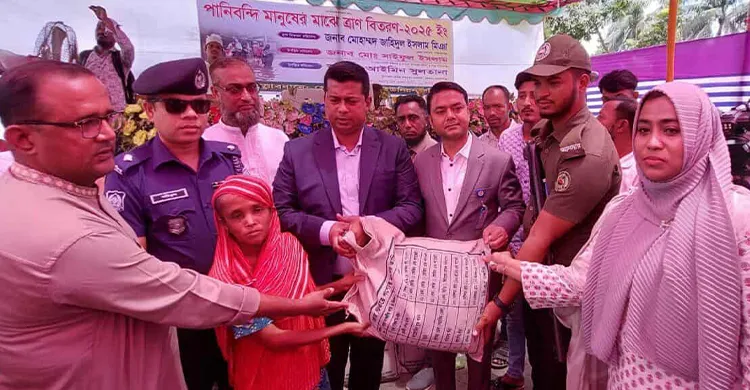 গোলাকান্দাইলে পানিবন্দিদের মাঝে ত্রাণ বিতরণ, দুটি পাম্পের উদ্বোধন