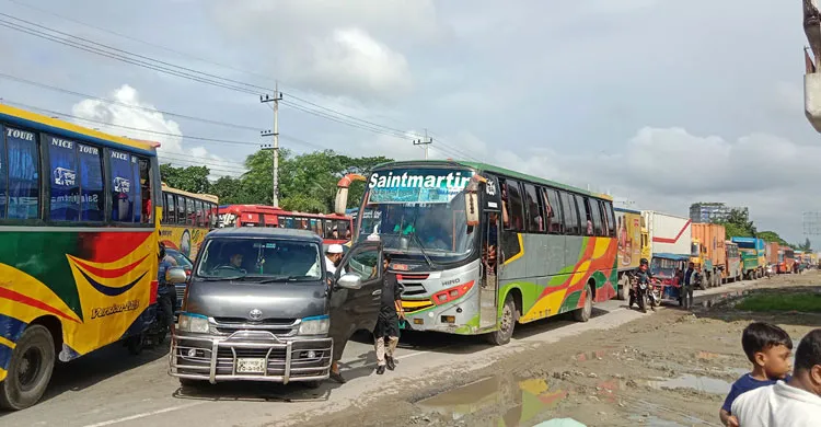 ঢাকা-চট্টগ্রাম মহাসড়কে ২০ কিলোমিটার যানজট