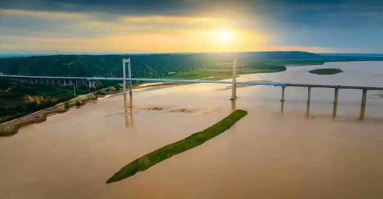 চীনে নির্মাণাধীন সেতুর তার ছিঁড়ে ১০ জন নিহত, নিখোঁজ ৪