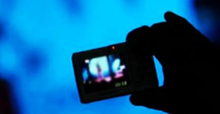 নোয়াখালীতে প্রধান শিক্ষকের সাথে শিক্ষিকার ভিডিও ভাইরালে তোলপাড়