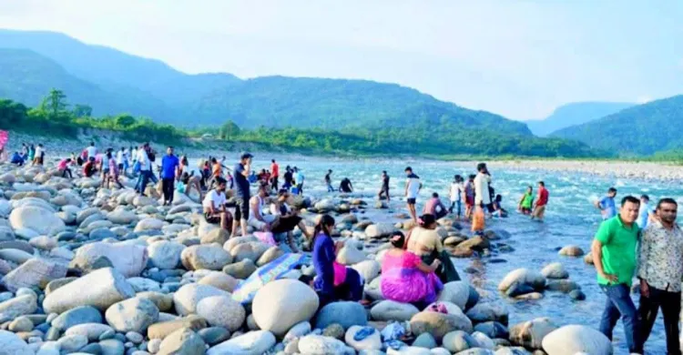 সংকট পেরিয়ে প্রাণ ফিরে পাচ্ছে মেঘ-পাহাড়ের রাজ্য সাদাপাথর