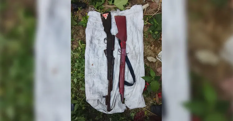 জঙ্গলে পরিত্যক্ত অবস্থায় পাওয়া গেল লুট হওয়া অস্ত্র