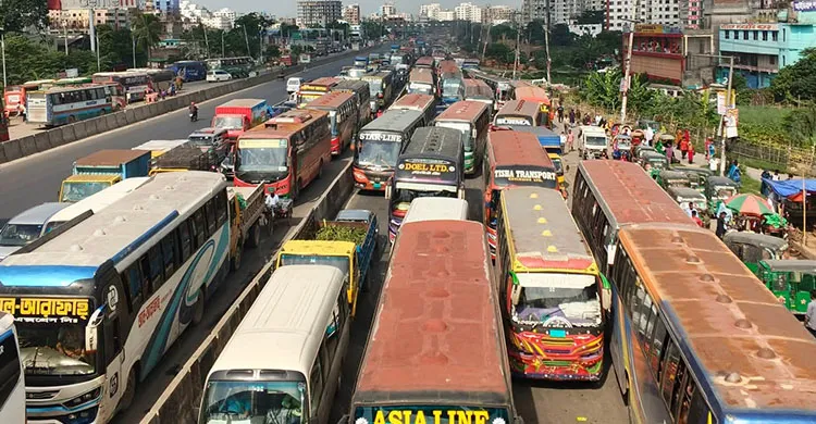 ঢাকা-চট্রগ্রাম মহাসড়কে ৪১ কিলোমিটার তীব্র যানজট