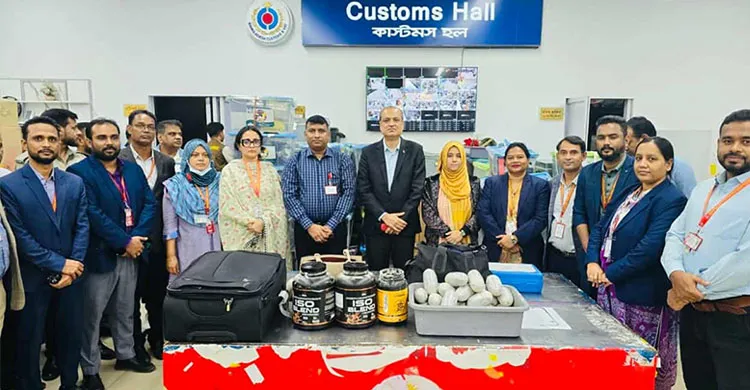 শাহজালালে নারী যাত্রীর লাগেজ থেকে ১৩০ কোটি টাকার কোকেন জব্দ