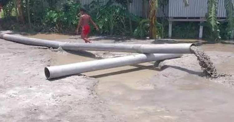 নরসিংদীতে ড্রেজার দিয়ে বালু ভরাট, হুমকির মুখে কৃষি জমি-জলাশয়