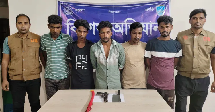 সাভারে ডাকাতির প্রস্তুতিকালে বিভিন্ন সরঞ্জামসহ পাঁচ ডাকাত গ্রেফতার