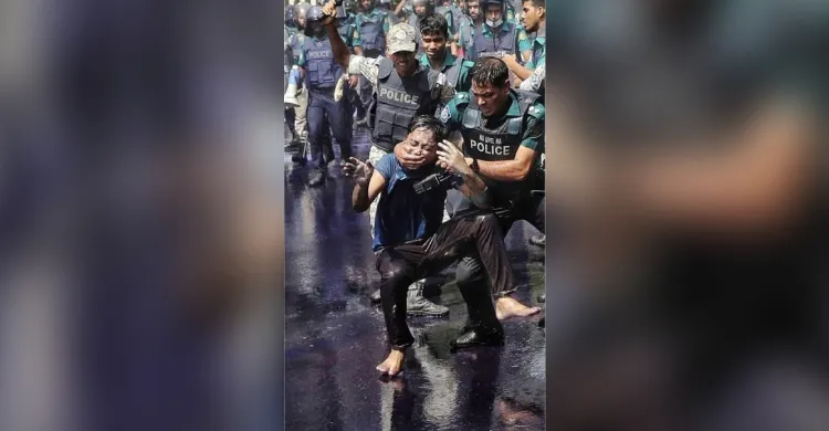 প্রকৌশল শিক্ষার্থীকে মুখ চেপে ধরা ডিসি মাসুদের অপসারণ দাবি, ছবিতে আগুন