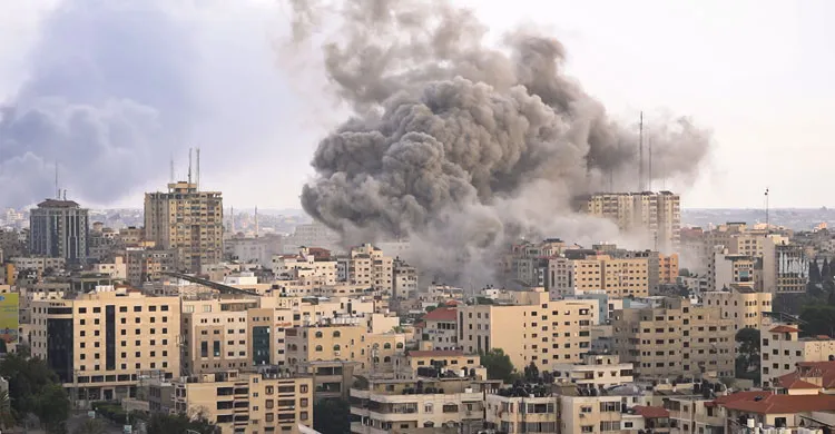 গাজায় ইসরায়েলি তীব্র বোমাবর্ষণে একদিনে নিহত অন্তত ৬১ ফিলিস্তিনি