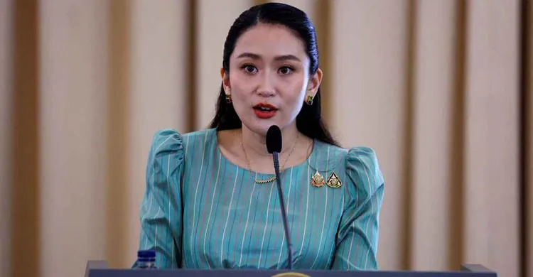 ফোনালাপ ফাঁস, ক্ষমতাচ্যুত হলেন থাইল্যান্ডের প্রধানমন্ত্রী