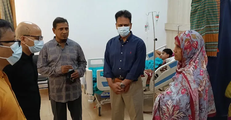 বুয়েট শিক্ষার্থী শাদিদের চিকিৎসার খোঁজখবর নিয়েছেন মাননীয় প্রধান উপদেষ্টার দুই প্রতিনিধি