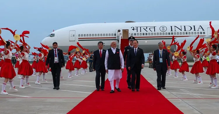 সাত বছর পর চীনে মোদি, বিমানবন্দরে লাল গালিচা সংবর্ধনা