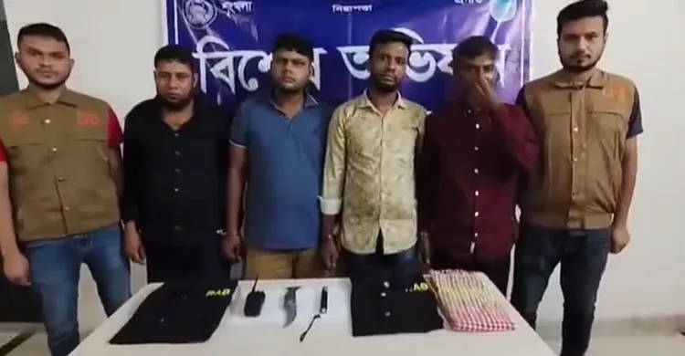আশুলিয়ায় র‌্যাব পরিচয়ে ডাকাতি-ছিনতাই চক্রের ৪ সদস্য গ্রেপ্তার