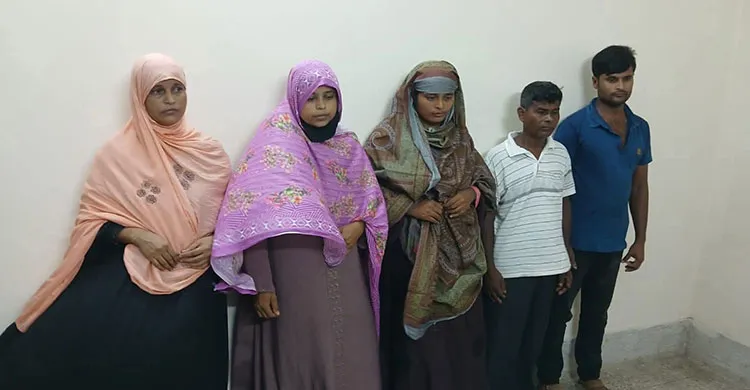 বৃদ্ধা মাকে মারধর ও নির্যাতনের ভিডিও ভাইরাল, ছেলে-পুত্রবধূসহ আটক ৫