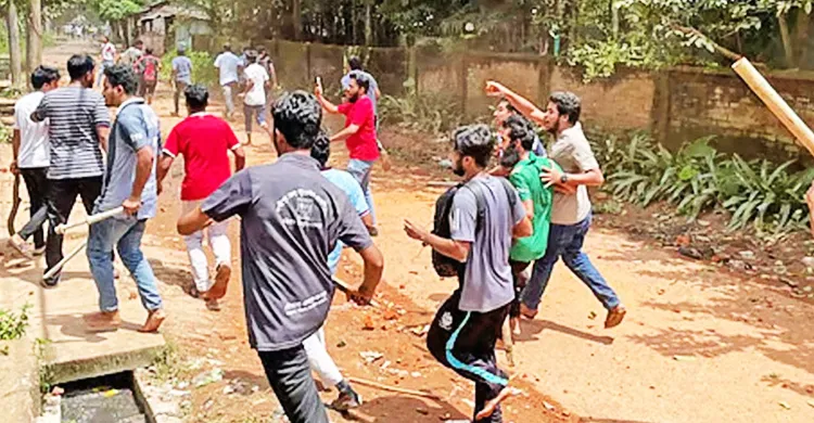 চবি ক্যাম্পাসে ভয়াবহ সংঘর্ষে আহত অন্তত ২২০ জন, চাকসু নির্বাচন নিয়ে অনিশ্চয়তা