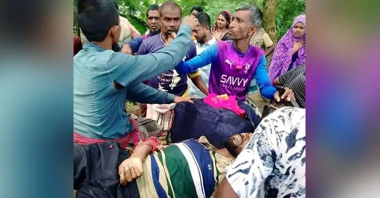 সড়ক দুর্ঘটনায় মা ও মেয়ে নিহত, বাবা হাসপাতালে